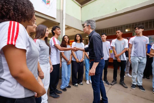 Governo do Estado lança Minas Bilíngue, projeto que promove o ensino de línguas e intercultural na rede pública