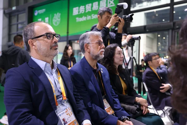 Comitiva do Governo de Minas visita maior feira de importação da China