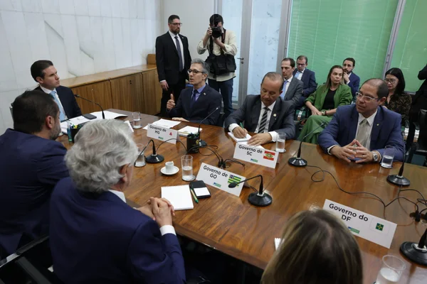 Em Brasília, governador de Minas Gerais participa de reunião sobre segurança pública