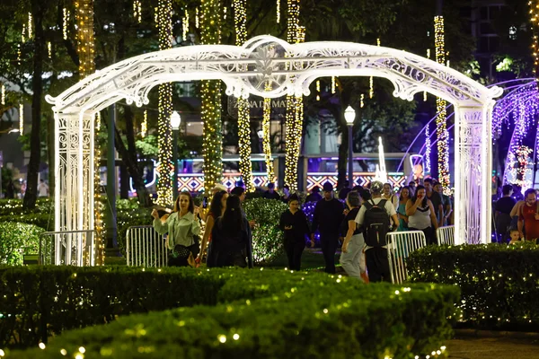Governo de Minas abre o Natal da Mineiridade 2025 com inauguração das luzes da Praça da Liberdade e concerto da Vesperata de Diamantina