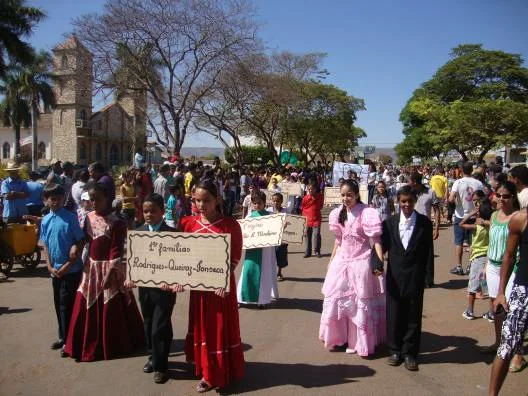 Desfile de escolas na cidade de Buritis, no Noroeste de Minas Gerais