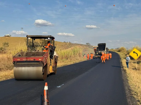Governo de Minas, por meio do DER-MG, encerra ano com recorde de investimentos, retomadas de obras e avanços tecnológicos