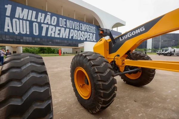 Governo de Minas entrega equipamentos de infraestrutura rural a 38 municípios atingidos pelo rompimento da Barragem de Fundão, em Mariana
