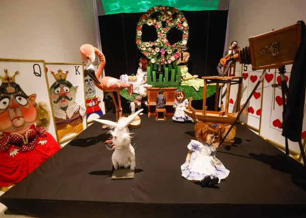 Governador de Minas conhece exposições no Palácio das Artes que celebram a cultura do estado