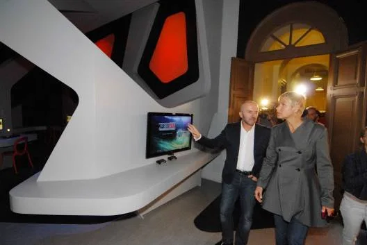 Xuxa conheceu o Memorial Minas Gerais - Vale, na Praça da Liberdade