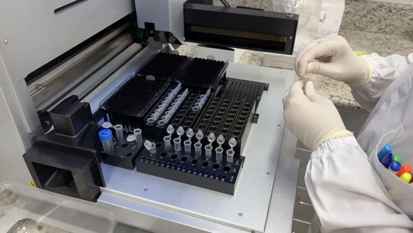 Janeiro Roxo: Governo de Minas fortalece combate à hanseníase com testes moleculares inéditos na rede pública
