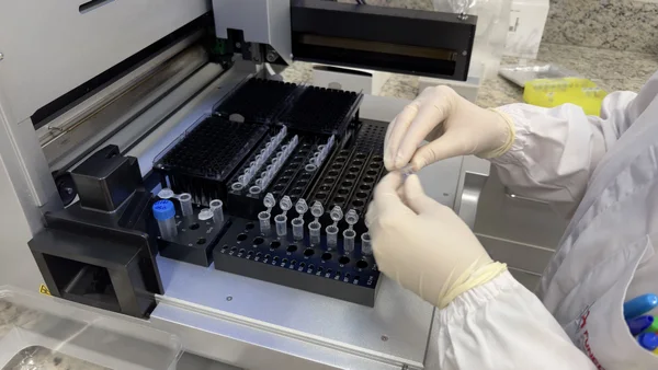 Janeiro Roxo: Governo de Minas fortalece combate à hanseníase com testes moleculares inéditos na rede pública