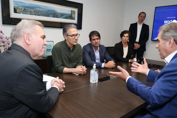 Governo de Minas apresenta avanços na saúde do Estado em encontro com representantes de hospitais de São Paulo