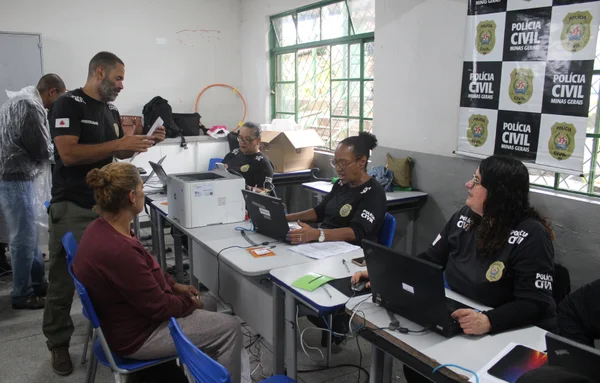 Escola vira praça de serviços e aproxima ainda mais o Estado de quem mais precisa na Vila Cafezal