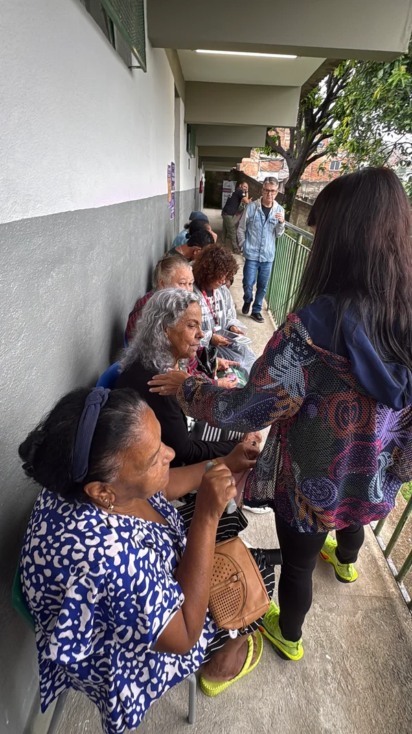 Escola vira praça de serviços e aproxima ainda mais o Estado de quem mais precisa na Vila Cafezal