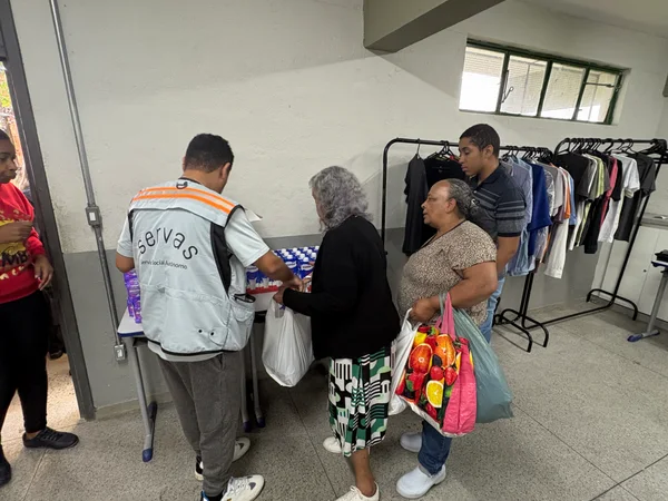 Escola vira praça de serviços e aproxima ainda mais o Estado de quem mais precisa na Vila Cafezal