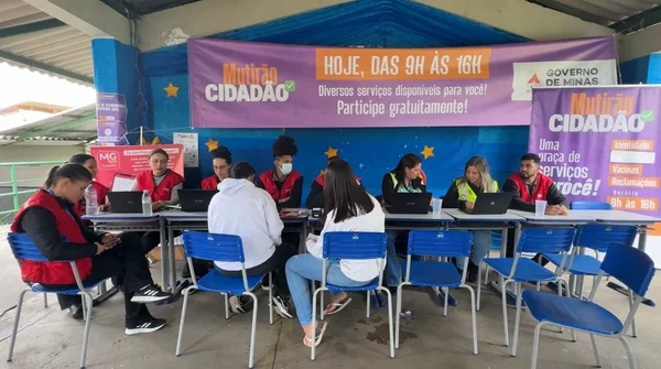 Escola vira praça de serviços e aproxima ainda mais o Estado de quem mais precisa na Vila Cafezal