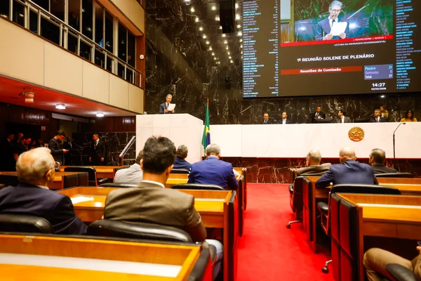 Governador destacou adesão ao Propag e avanços na saúde e educação na abertura do ano legislativo da ALMG