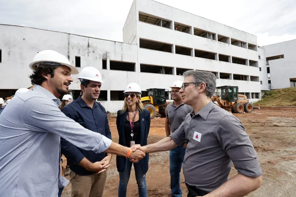 Governo de Minas vistoria obras do Hospital Regional de Conselheiro Lafaiete