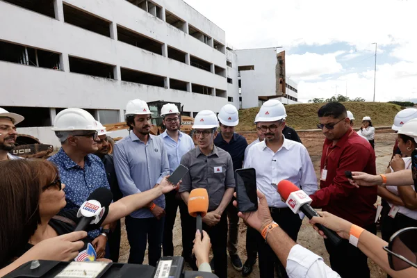 Governo de Minas vistoria obras do Hospital Regional de Conselheiro Lafaiete