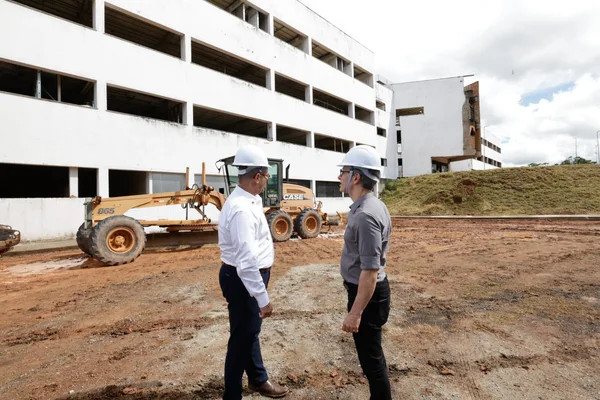 Governo de Minas vistoria obras do Hospital Regional de Conselheiro Lafaiete