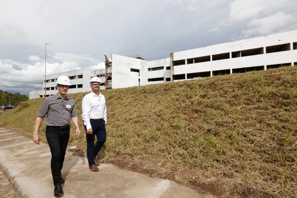 Governo de Minas vistoria obras do Hospital Regional de Conselheiro Lafaiete