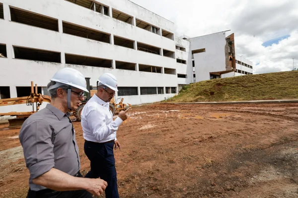 Governo de Minas vistoria obras do Hospital Regional de Conselheiro Lafaiete