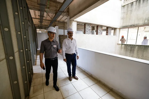 Governo de Minas vistoria obras do Hospital Regional de Conselheiro Lafaiete