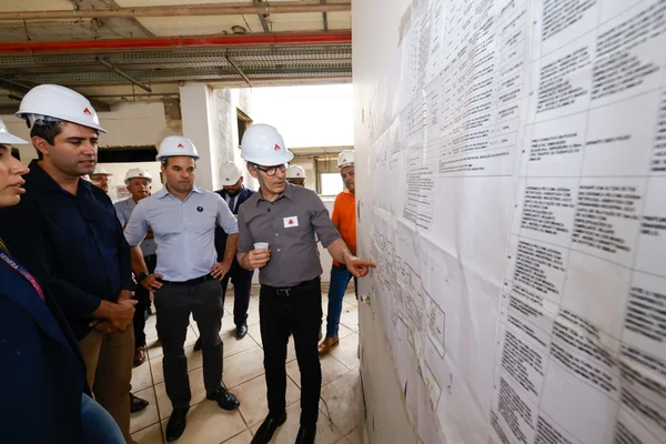 Governo de Minas vistoria obras do Hospital Regional de Conselheiro Lafaiete