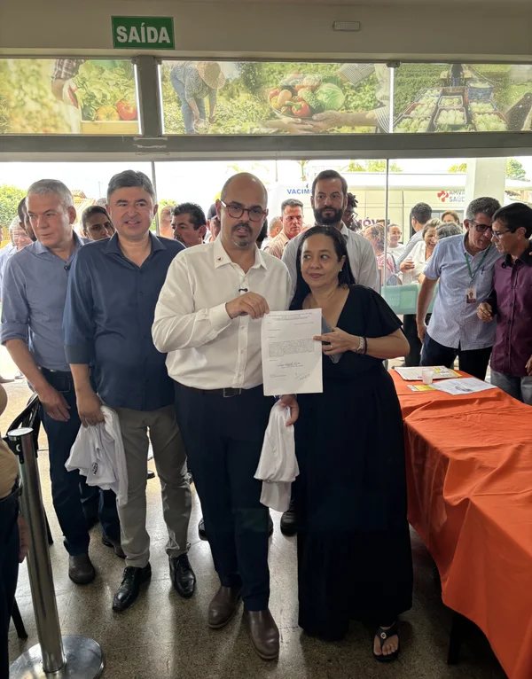 Governo de Minas entrega micro-ônibus do programa Transporta SUS ao município de Campina Verde