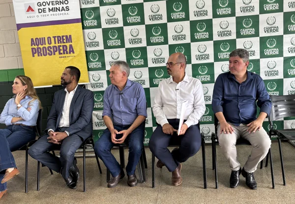 Governo de Minas entrega micro-ônibus do programa Transporta SUS ao município de Campina Verde