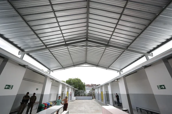 Governo de Minas entrega obras de revitalização de escola estadual em Ipatinga