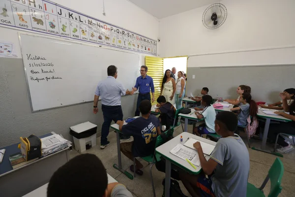 Governo de Minas entrega obras de revitalização de escola estadual em Ipatinga