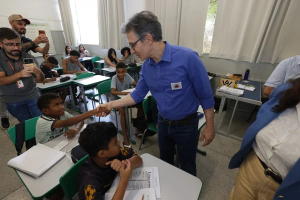 Governo de Minas entrega obras de revitalização de escola estadual em Ipatinga