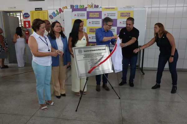 Governo de Minas entrega obras de revitalização de escola estadual em Ipatinga
