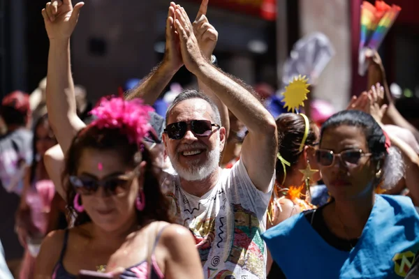  Carnaval da Liberdade lota avenidas sonorizadas em BH e deve injetar R$ 5,7 bilhões na economia