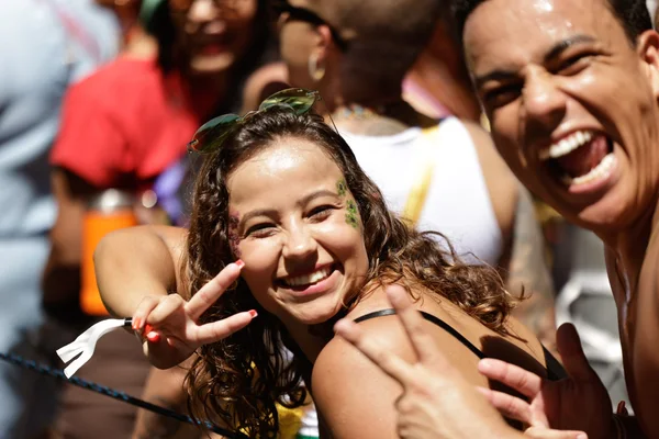  Carnaval da Liberdade lota avenidas sonorizadas em BH e deve injetar R$ 5,7 bilhões na economia