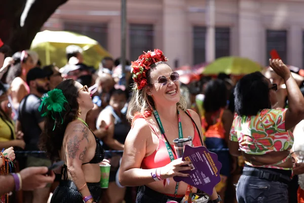  Carnaval da Liberdade lota avenidas sonorizadas em BH e deve injetar R$ 5,7 bilhões na economia