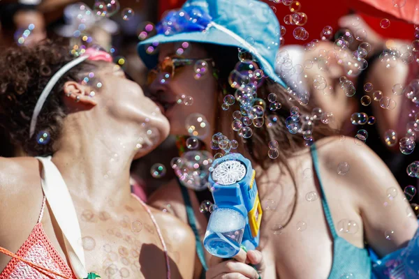  Carnaval da Liberdade lota avenidas sonorizadas em BH e deve injetar R$ 5,7 bilhões na economia