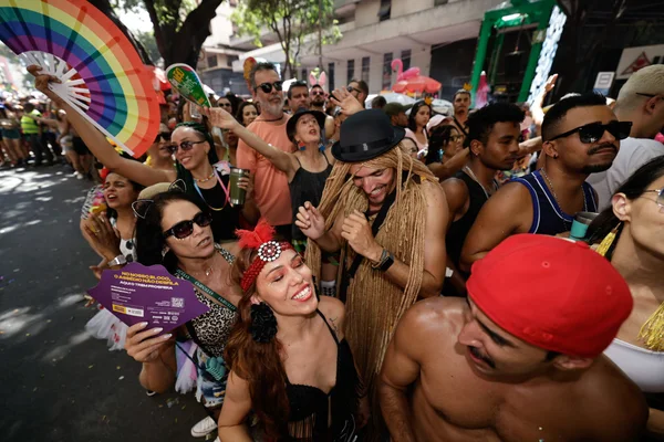  Carnaval da Liberdade lota avenidas sonorizadas em BH e deve injetar R$ 5,7 bilhões na economia