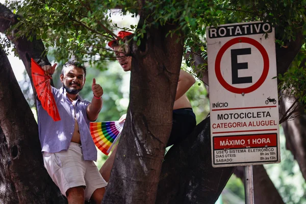  Carnaval da Liberdade lota avenidas sonorizadas em BH e deve injetar R$ 5,7 bilhões na economia