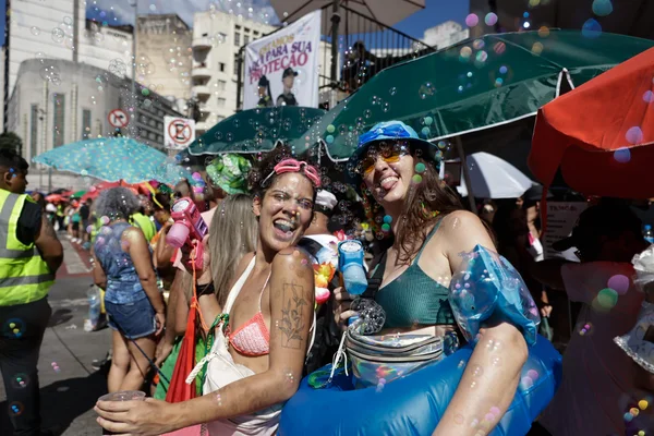  Carnaval da Liberdade lota avenidas sonorizadas em BH e deve injetar R$ 5,7 bilhões na economia