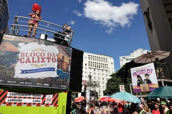  Carnaval da Liberdade lota avenidas sonorizadas em BH e deve injetar R$ 5,7 bilhões na economia