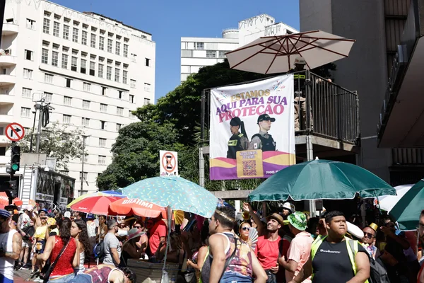  Carnaval da Liberdade lota avenidas sonorizadas em BH e deve injetar R$ 5,7 bilhões na economia