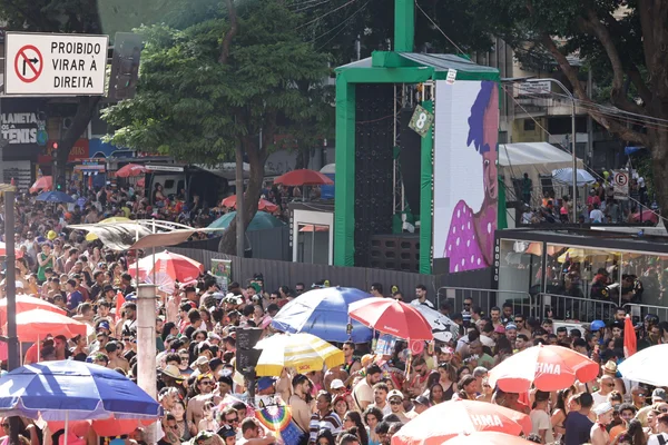  Carnaval da Liberdade lota avenidas sonorizadas em BH e deve injetar R$ 5,7 bilhões na economia