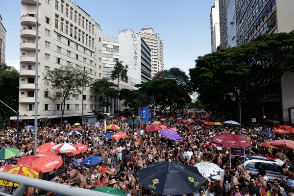  Carnaval da Liberdade lota avenidas sonorizadas em BH e deve injetar R$ 5,7 bilhões na economia