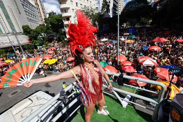  Carnaval da Liberdade lota avenidas sonorizadas em BH e deve injetar R$ 5,7 bilhões na economia