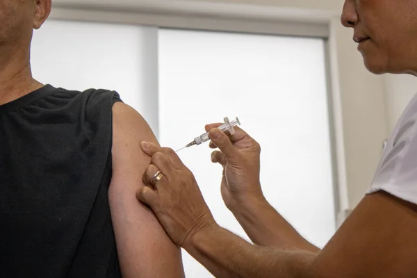 Governo de Minas amplia combate às arboviroses com início da vacinação contra chikungunya