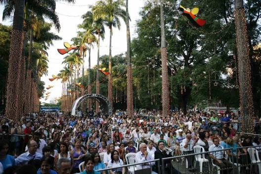 O concerto que envolveu mais de 200 vozes atraiu centenas de pessoas