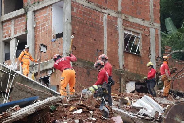 Força-tarefa do Governo de Minas amplia serviços de cidadania à população afetada pelas chuvas na Zona da Mata