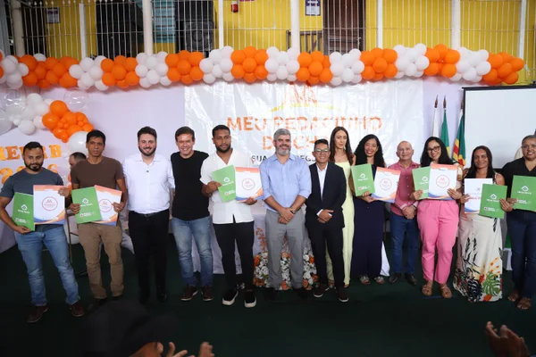 Entrega de títulos fundiários em Padre Paraíso, no Vale do Jequitinhonha