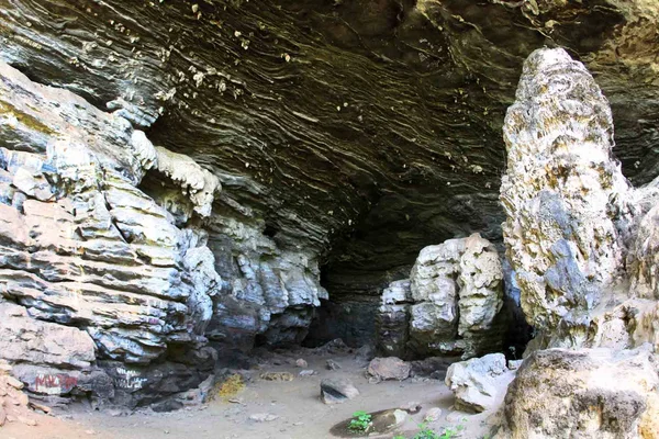 O Parque Estadual da Lapa Grande abriga cerca de 50 grutas
