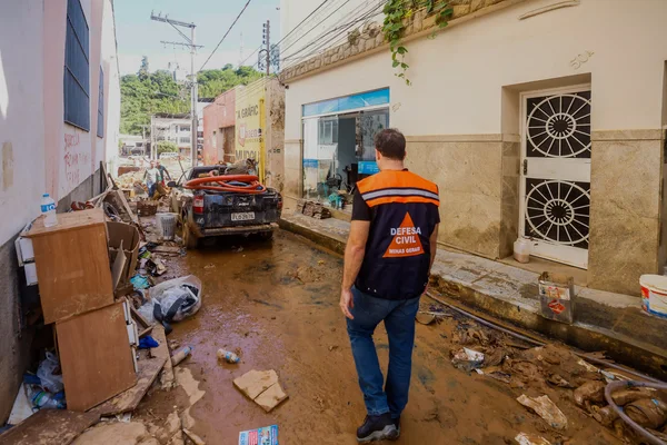 Governo de Minas anuncia hospital de campanha e reconstrução de pontes em Ubá