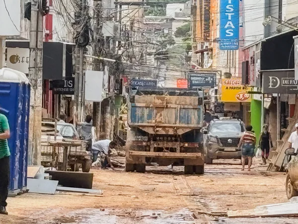 Governo de Minas anuncia hospital de campanha e reconstrução de pontes em Ubá