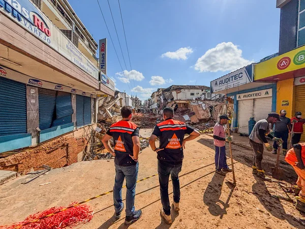 Governo de Minas anuncia hospital de campanha e reconstrução de pontes em Ubá